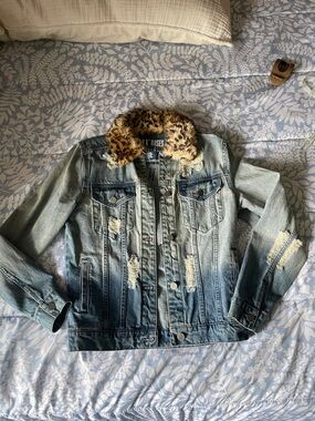 Leopard Collar Distressed Denim Jacket - Blue
